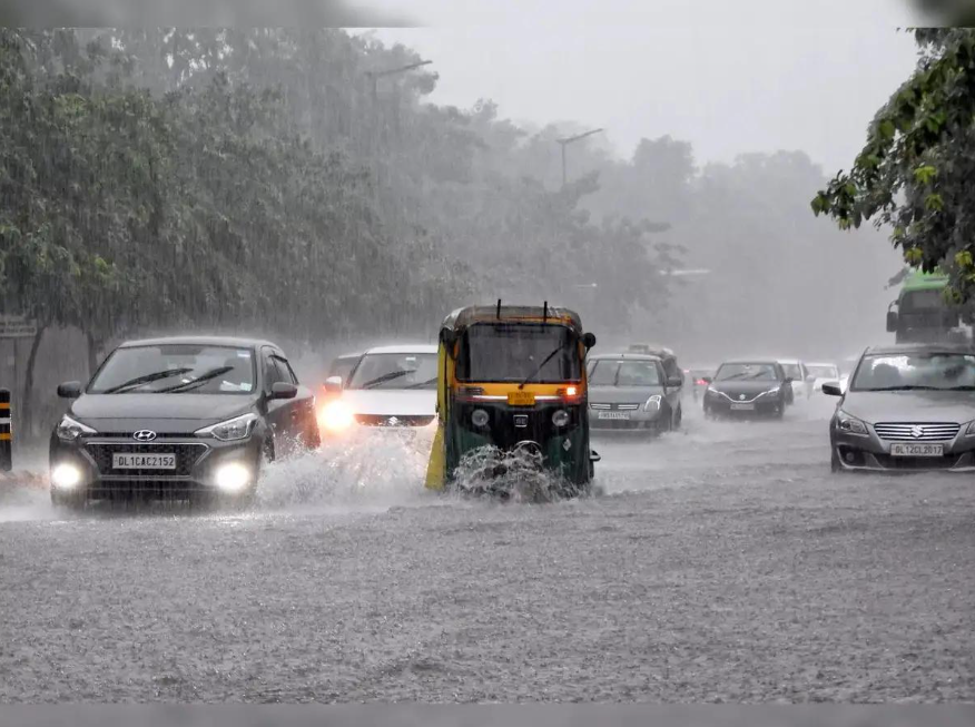 कई राज्यों में भारी बारिश की संभावना, मौसम विभाग की चेतावनी पर नजर